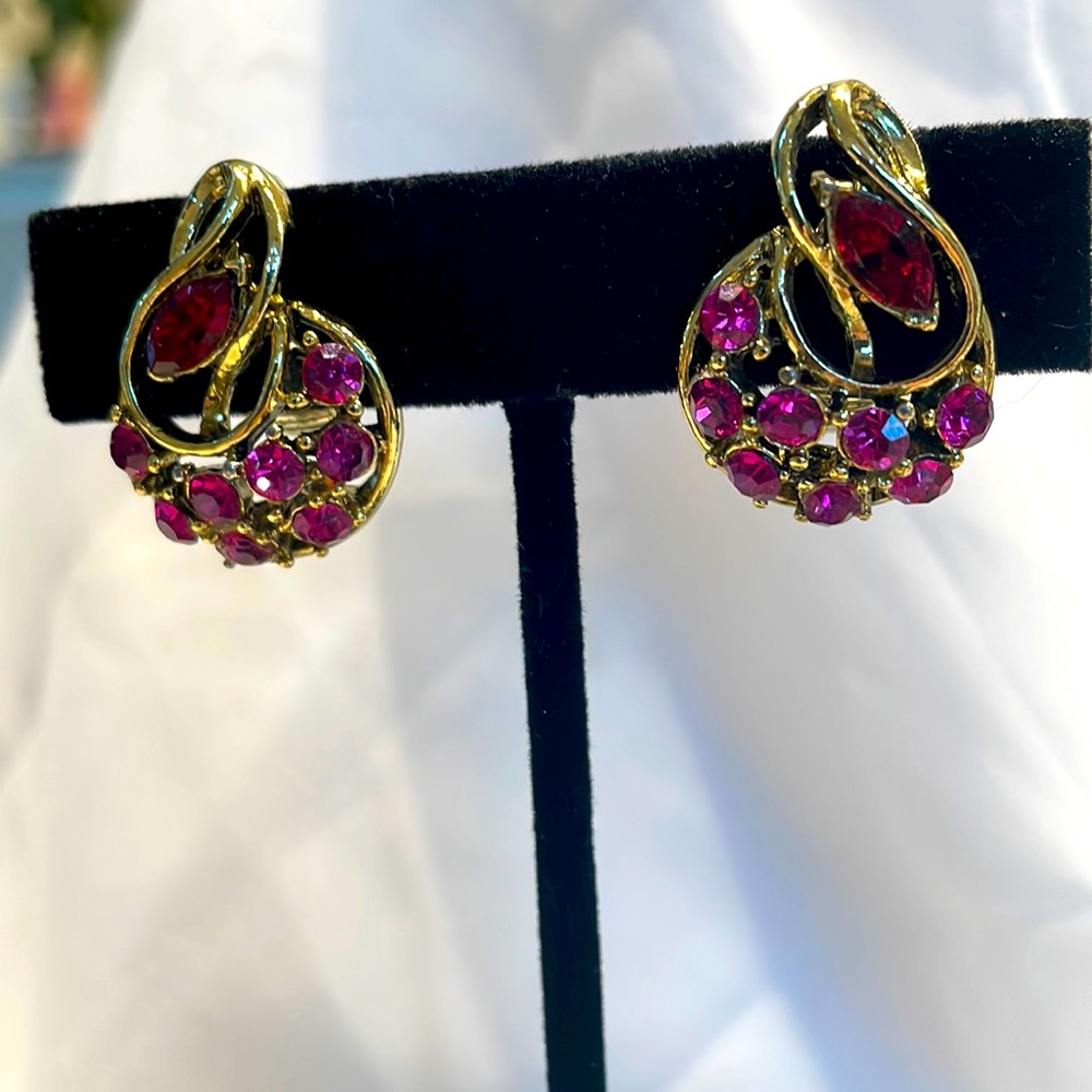 Vintage clip on earrings Pink and red crystal
